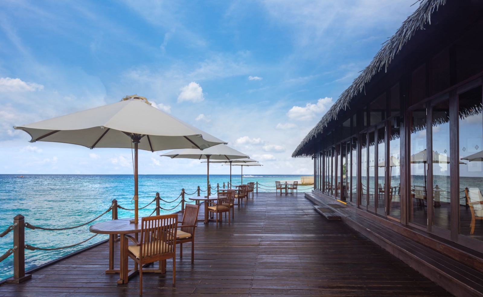 Water Villa Restaurant & Lounge — только для гостей надводных вилл