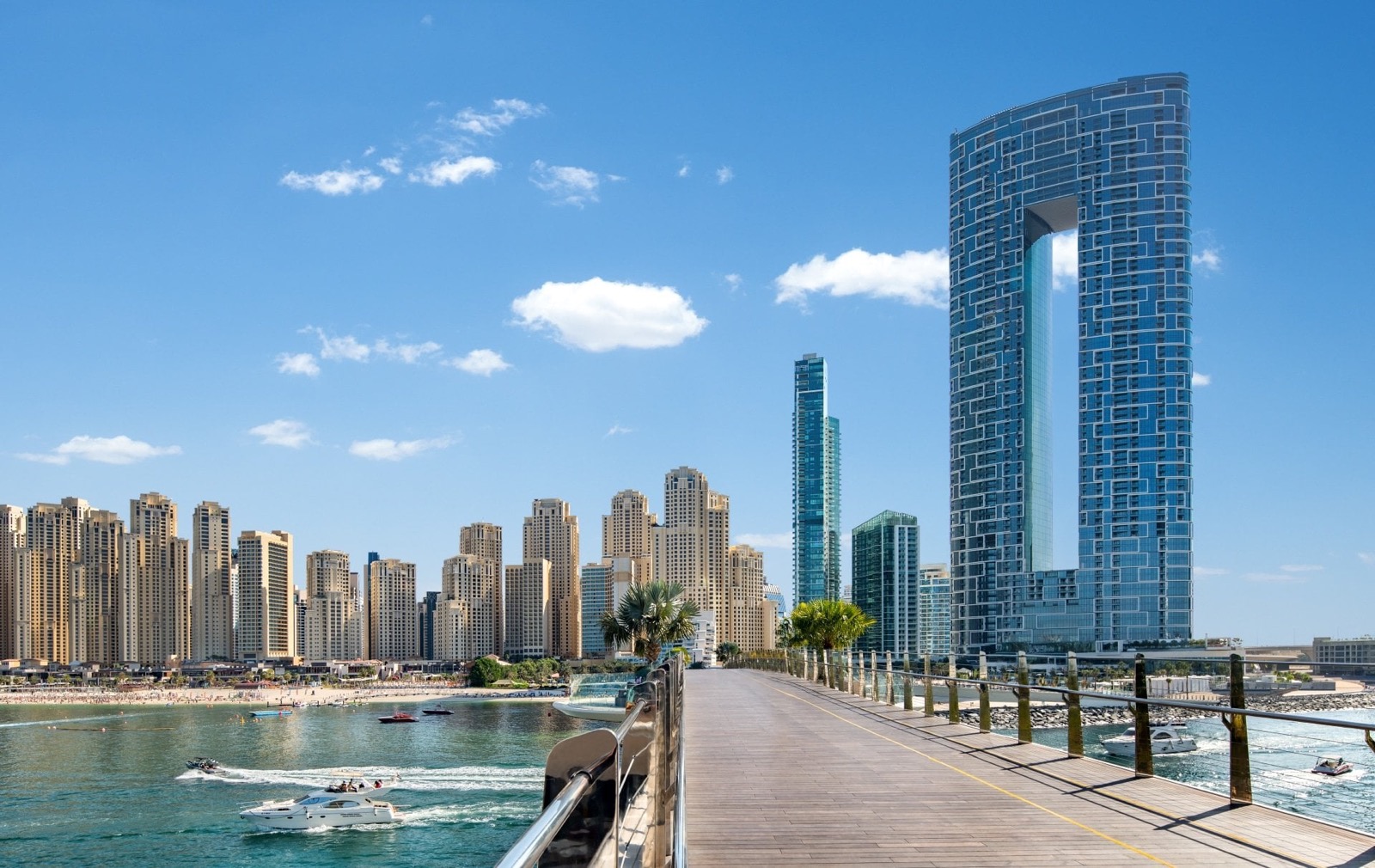 Две 77-этажные башни Address Beach Resort в JBR