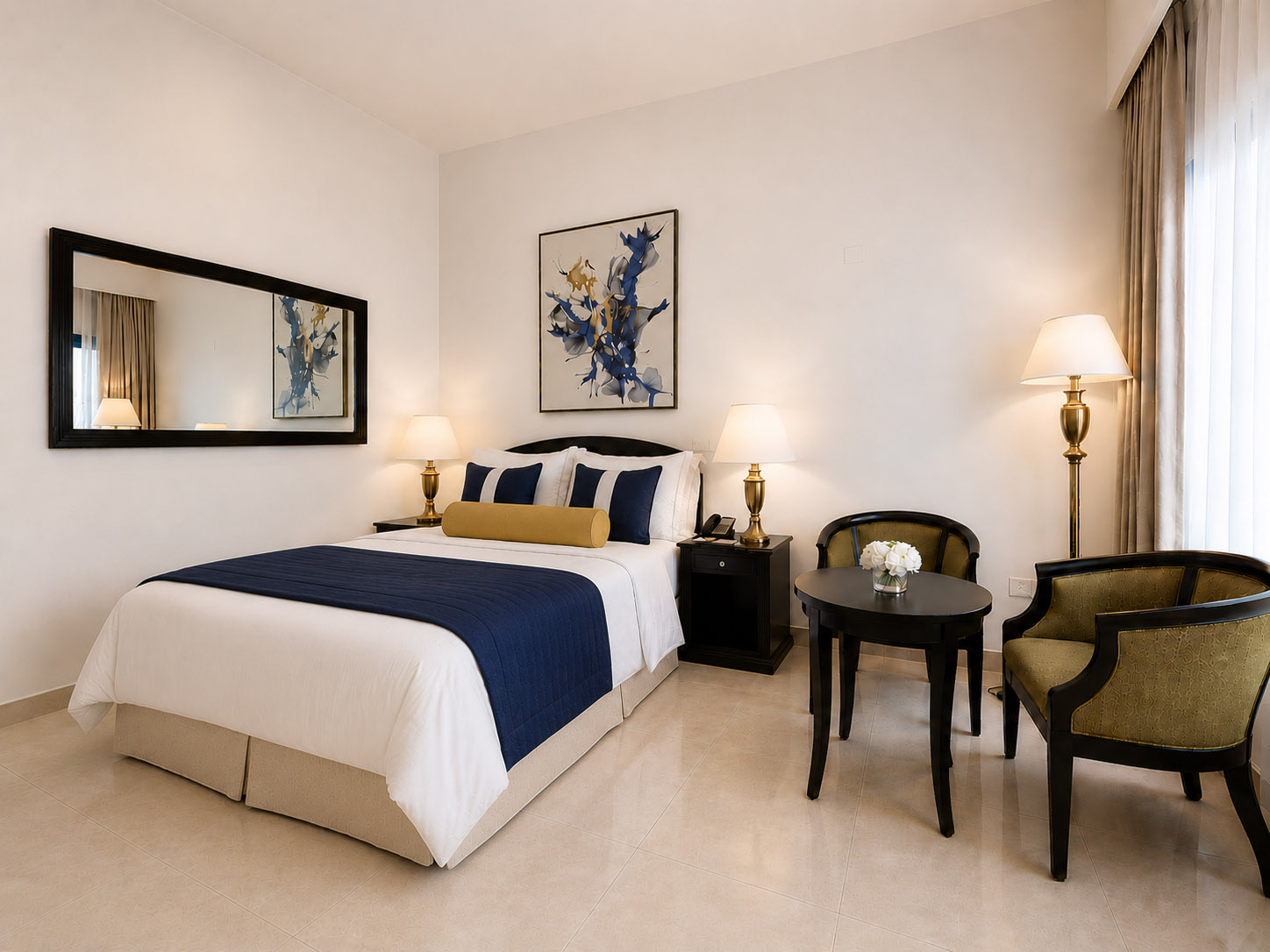 Классический номер Laguna Room в традиционном декоре отеля