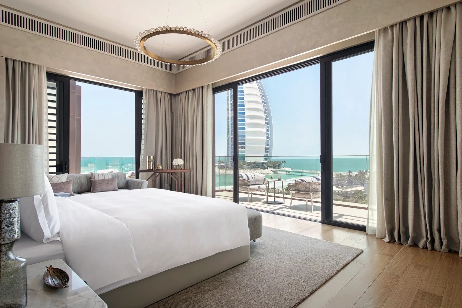 Номер с видом на Burj Al Arab и террасой