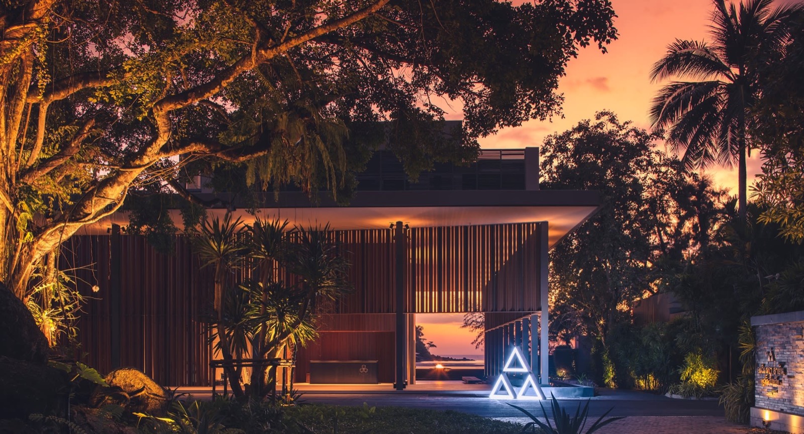 Пляжный ресторан Beach House Layan