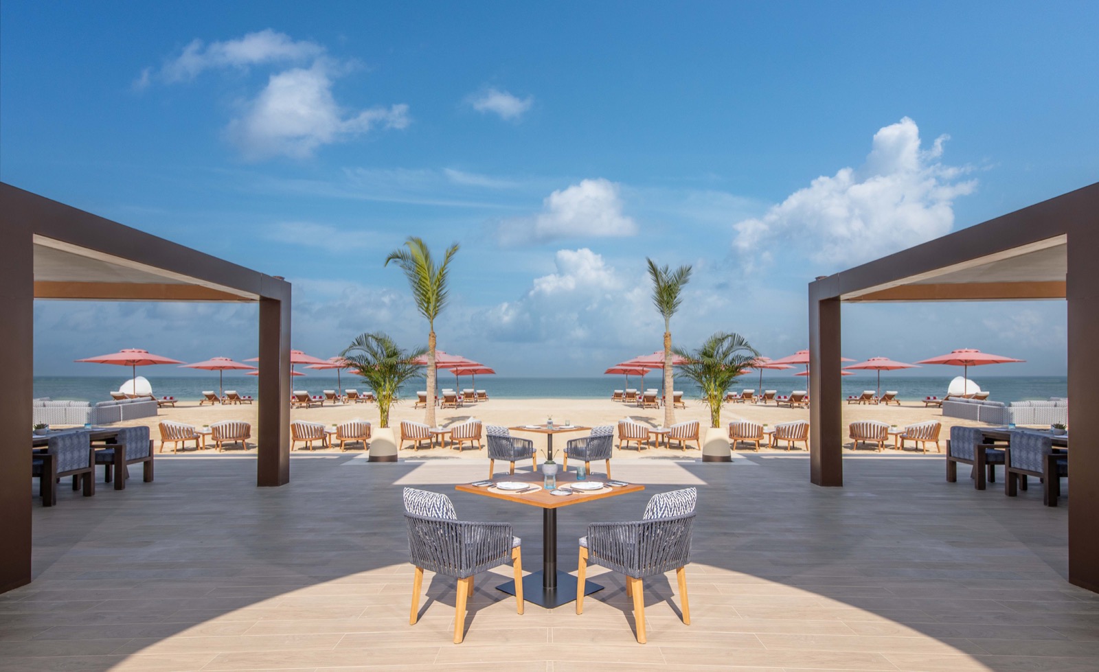 Ресторан Beach House на открытом воздухе