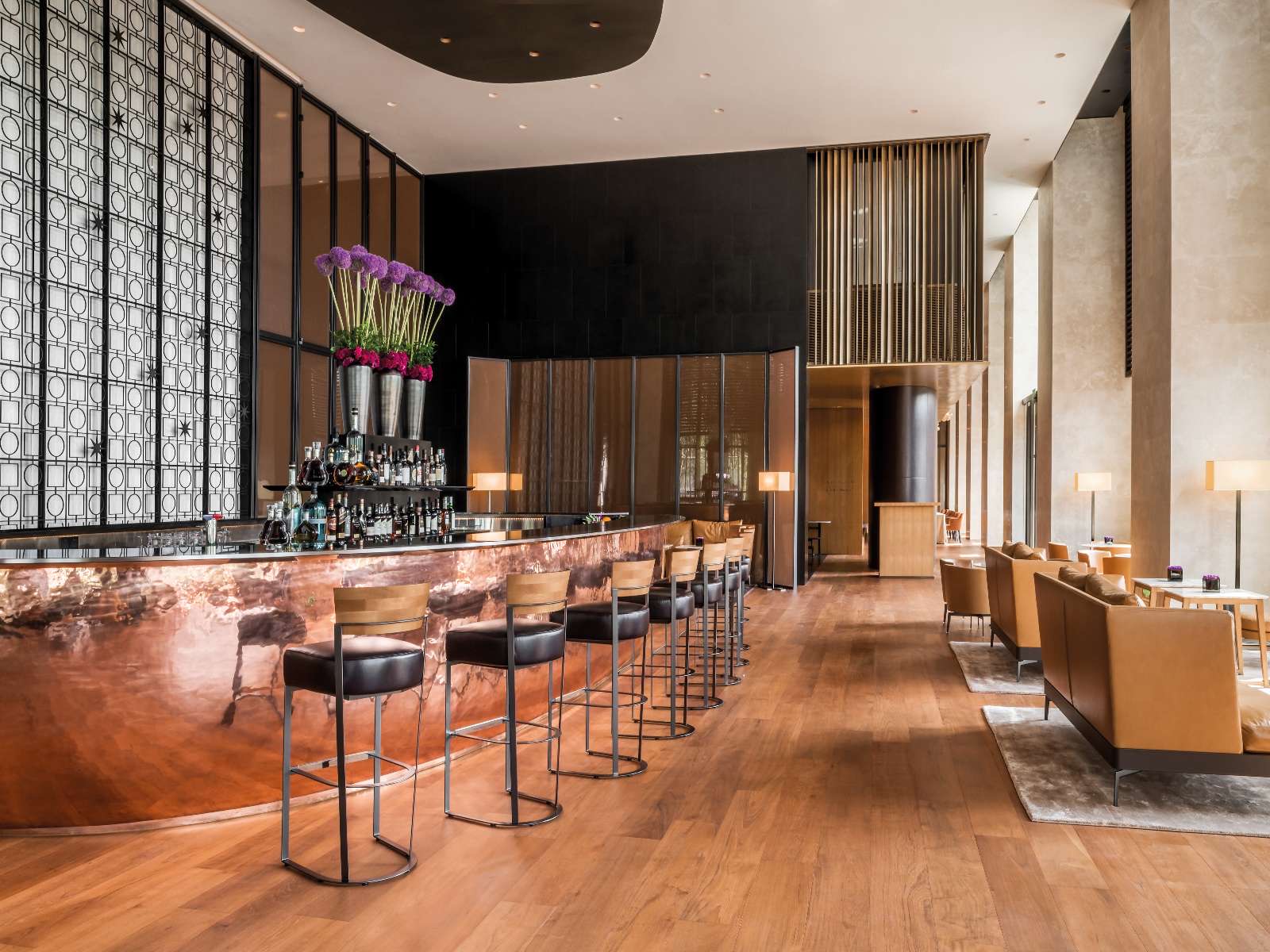 The Bvlgari Bar с фирменной медной барной стойкой