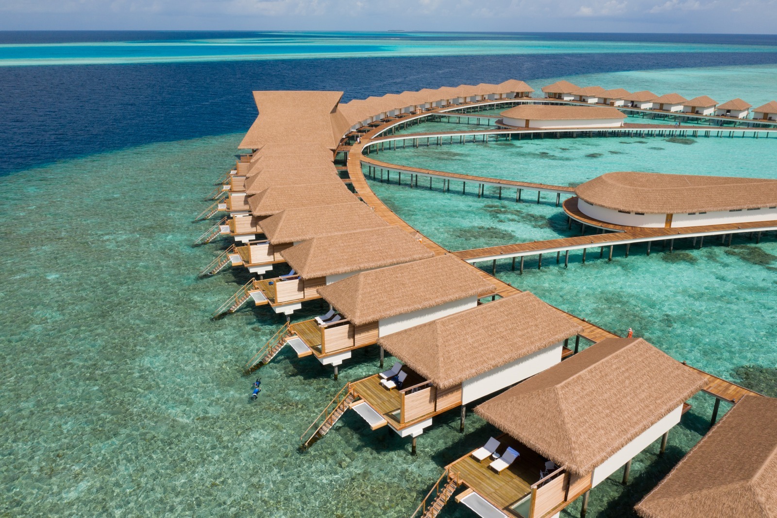 Водные бунгало Cinnamon Velifushi с воздуха