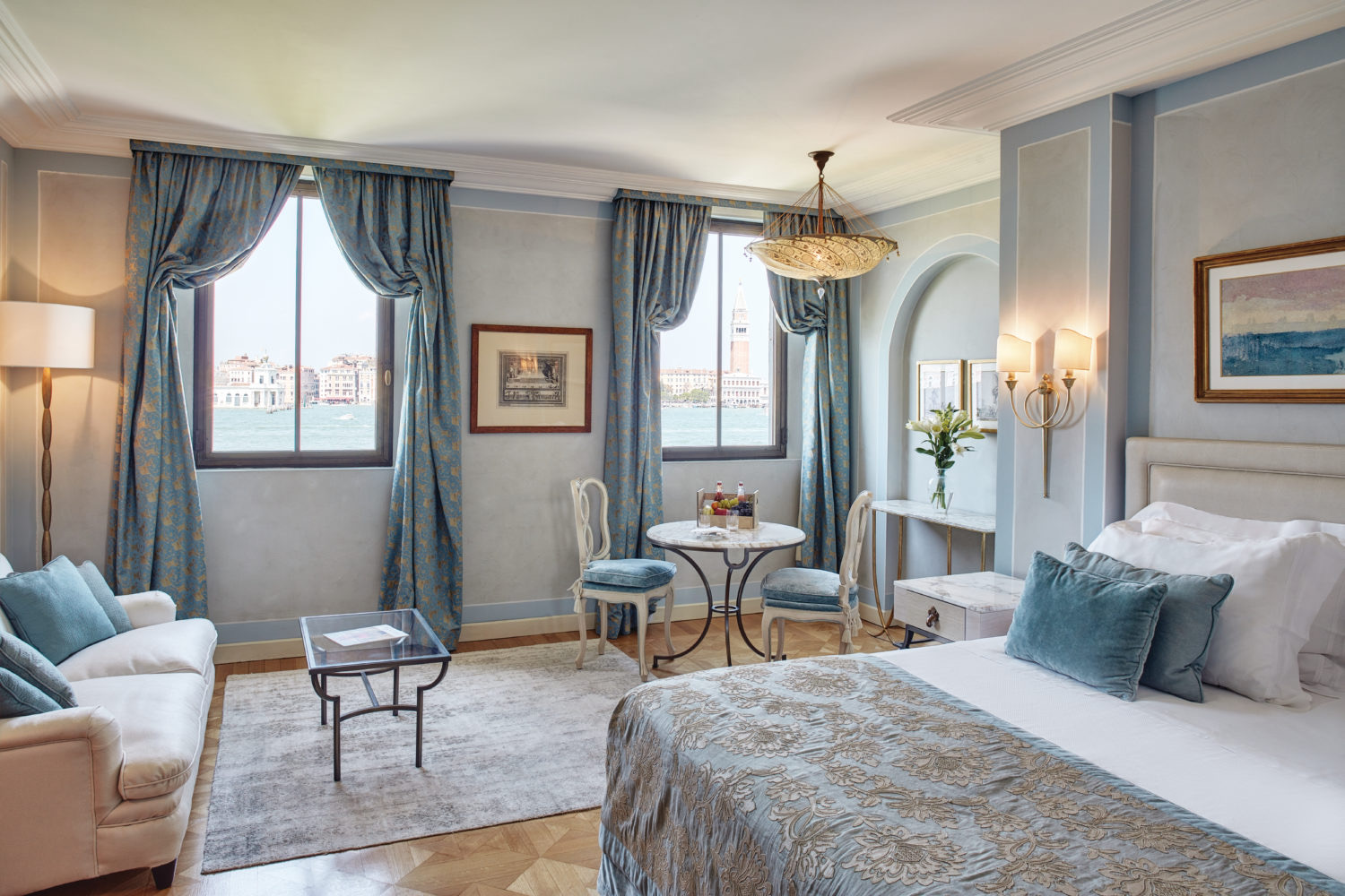 Номер в Palazzo Vendramin с видом на Сан-Марко через лагуну