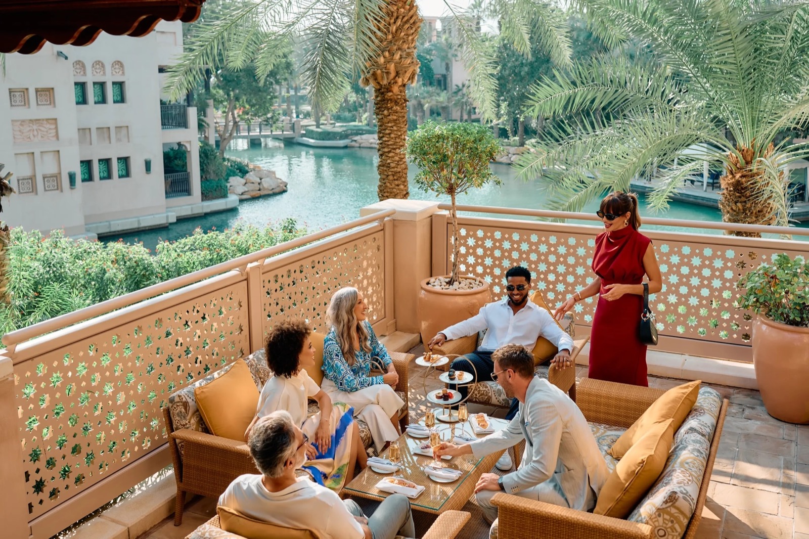 Послеполуденный чай на террасе The Palace Lounge