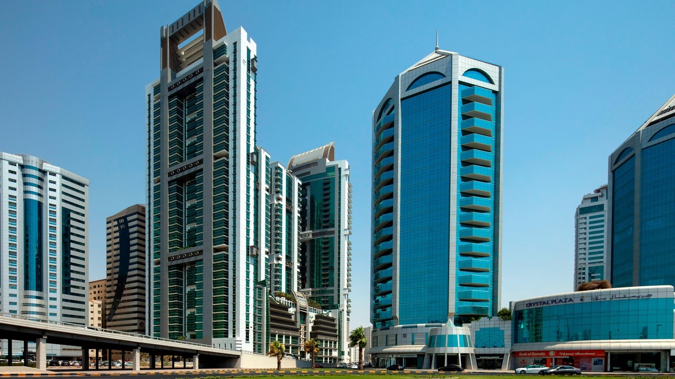 Фасад Four Points by Sheraton Sharjah в центре города
