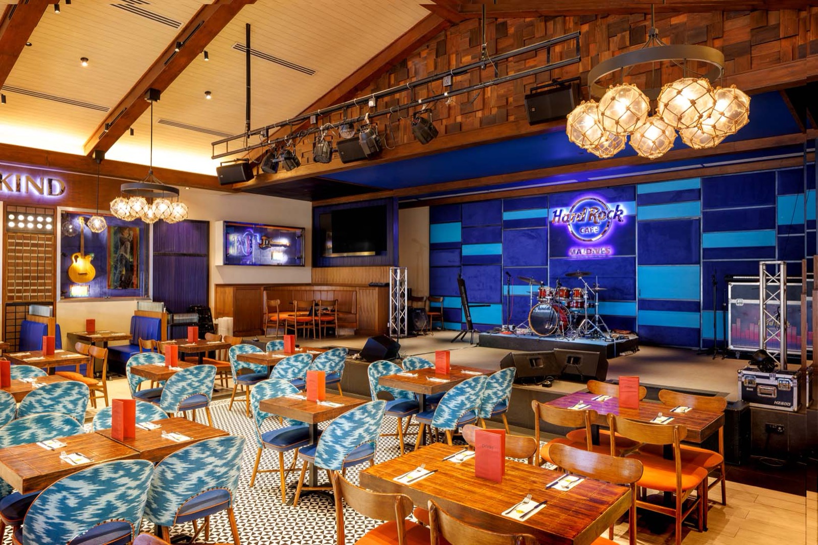 Сцена для живой музыки в Hard Rock Cafe