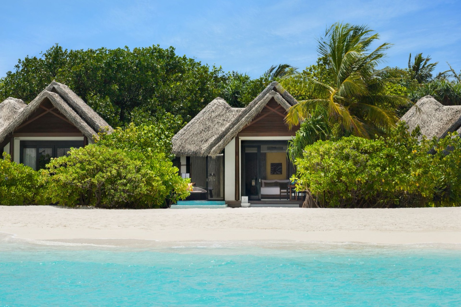 Sunset Pool Beach Villa с бассейном на закате