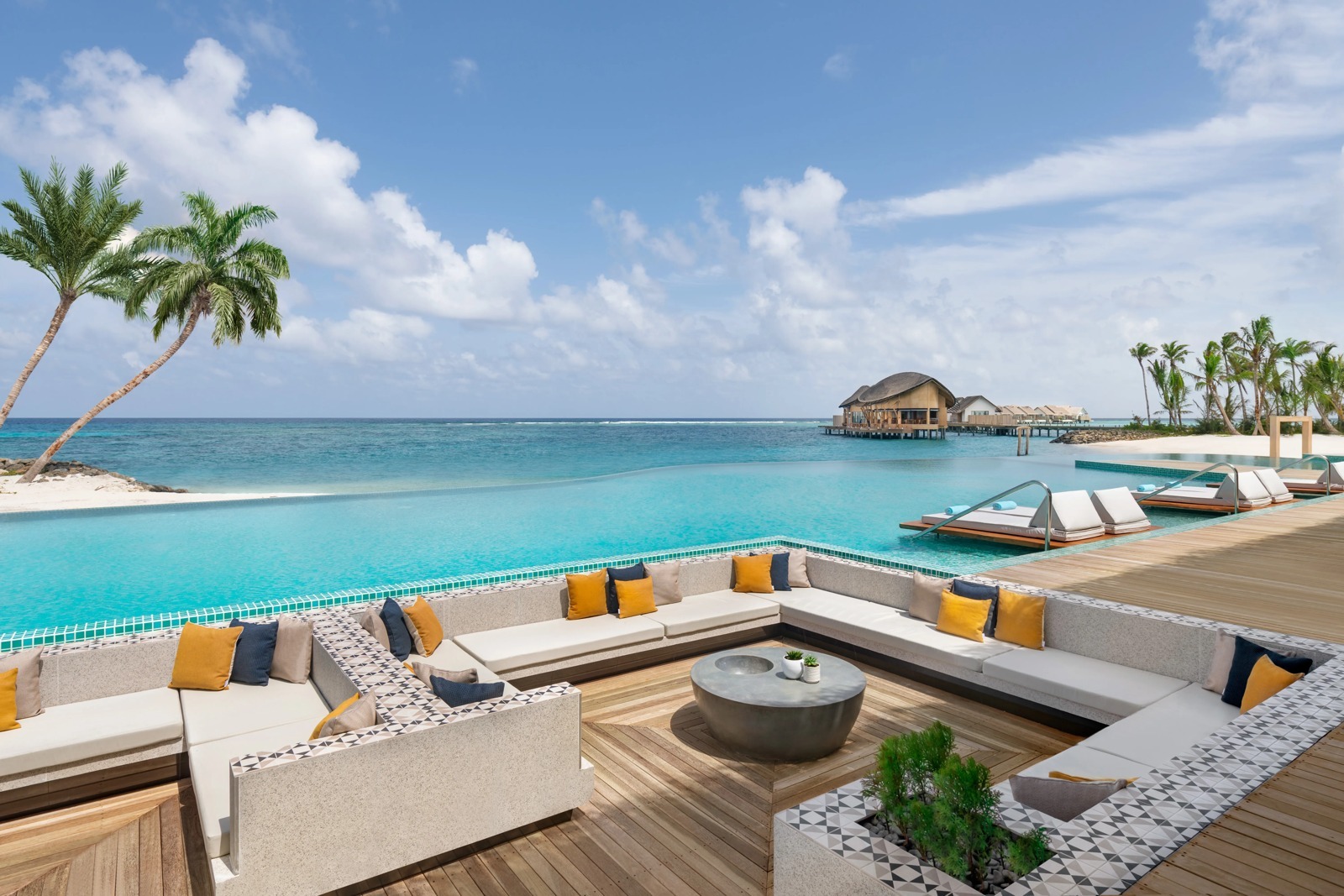 Общий бассейн Hilton Maldives Amingiri