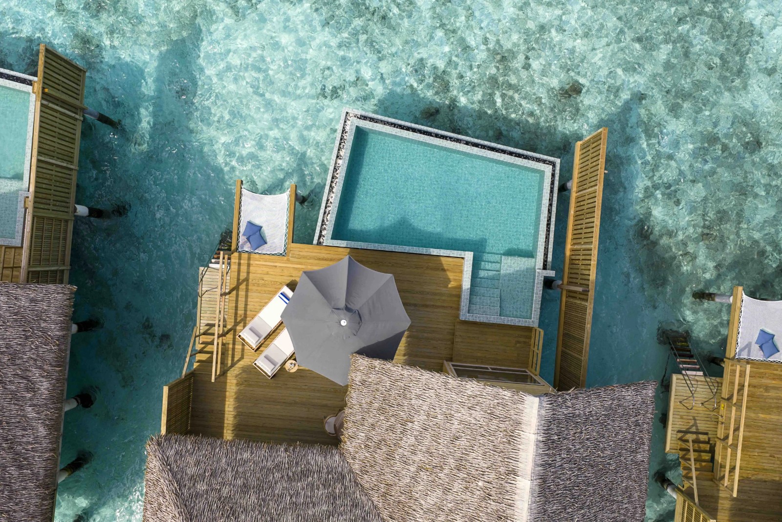 Ocean Pool Villas над лагуной