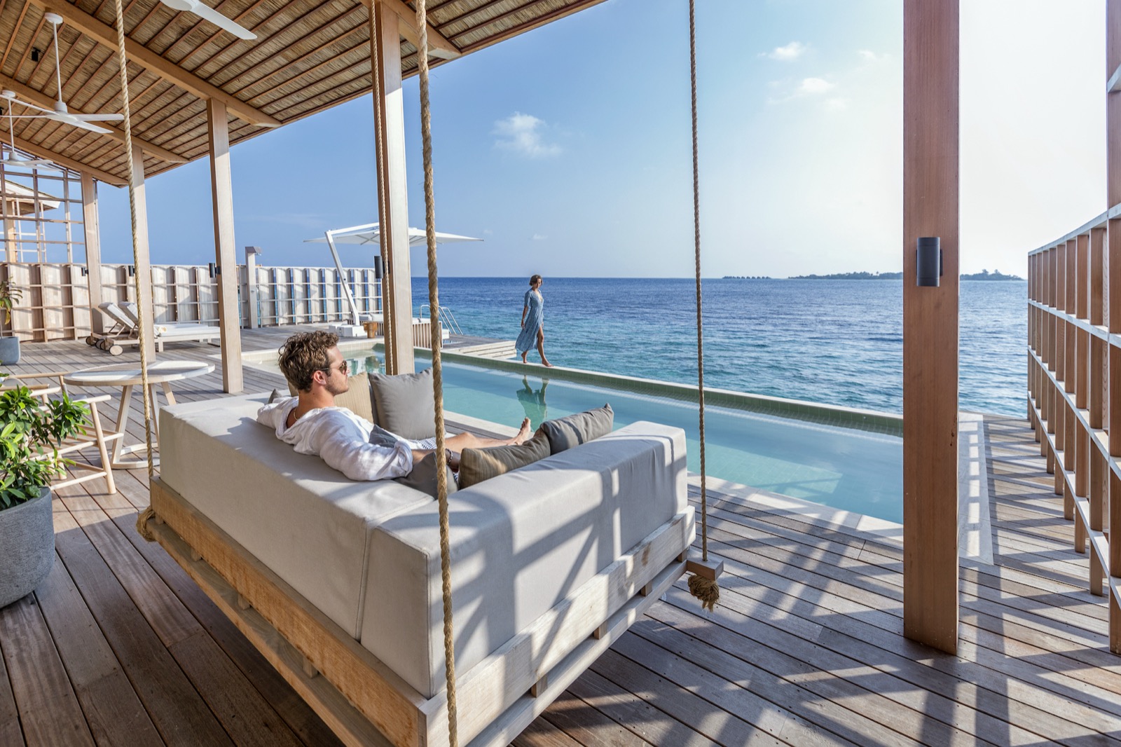 Ocean Residence — терраса с приватным бассейном