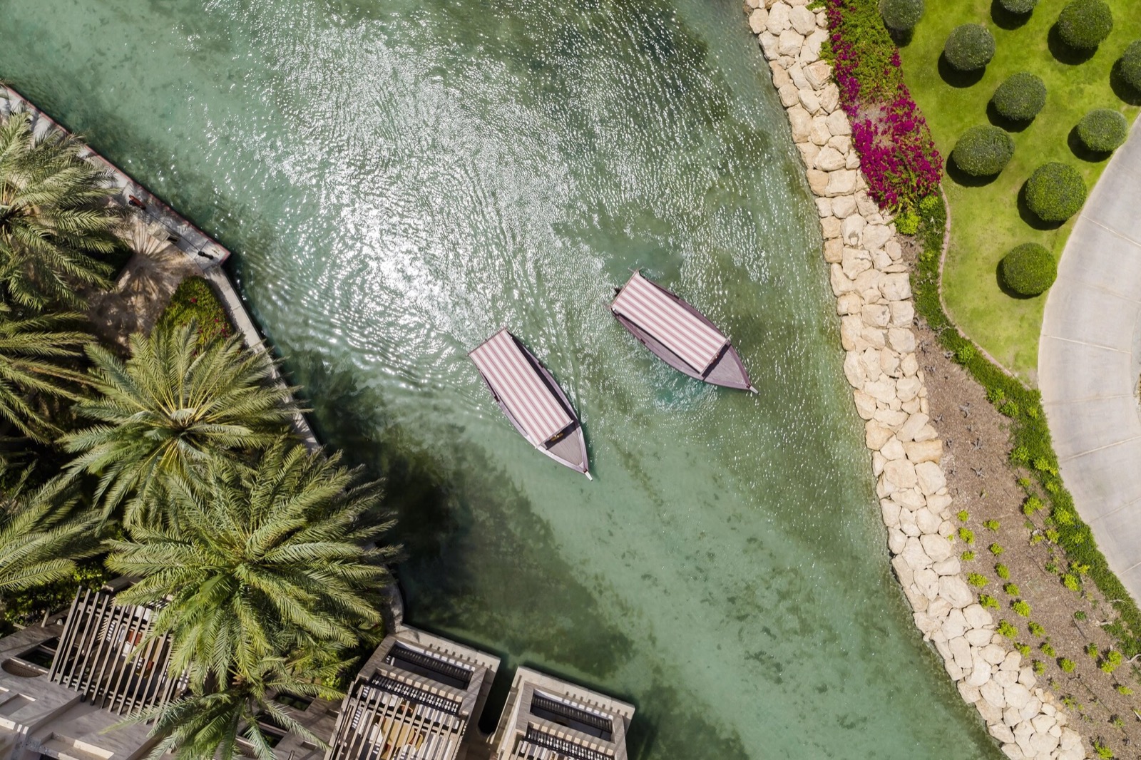 Традиционные абра курсируют по каналам Madinat Jumeirah