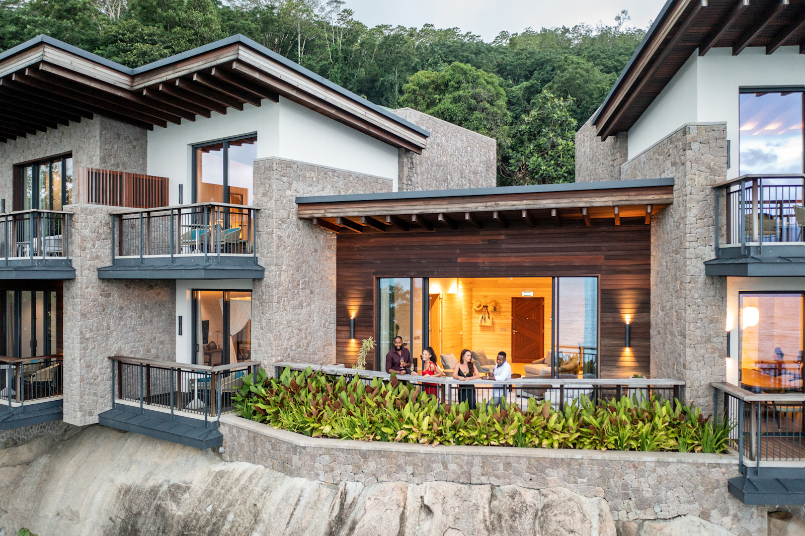 Вид на Индийский океан с террасы Cliff House на закате