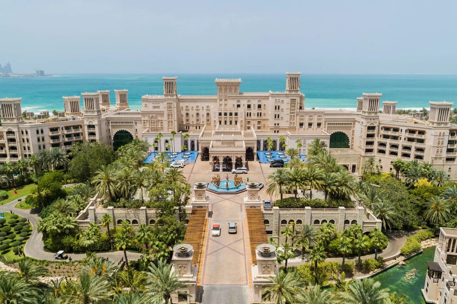 Jumeirah Mina A'Salam — въезд в курорт Madinat Jumeirah с видом на залив