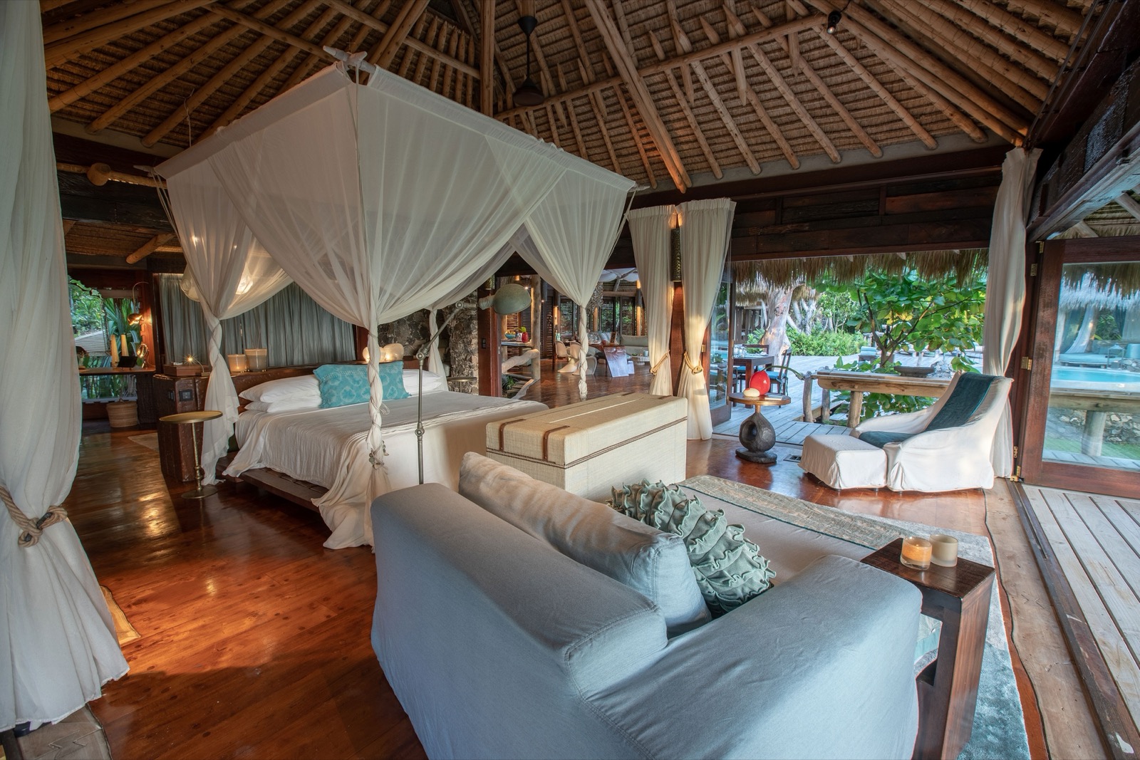 Вилла на пляже (Beachfront Villa) с прямым выходом к океану