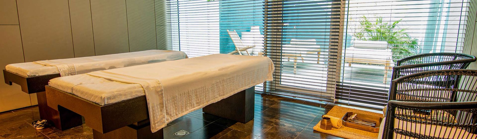 Sensio Spa by Oberoi — процедурный кабинет с выходом на приватную террасу