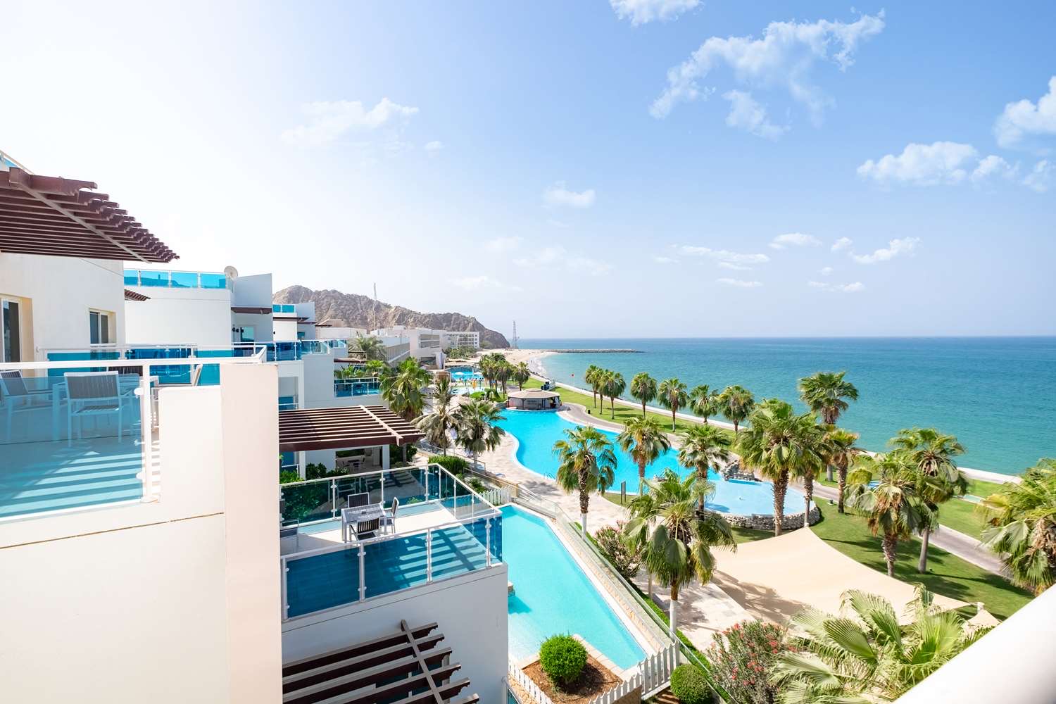 Территория Radisson Blu Resort Fujairah у моря