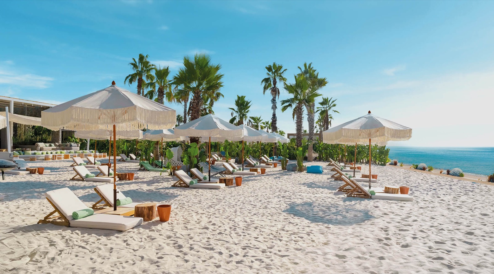 Собственный пляж и клуб Alia Beach