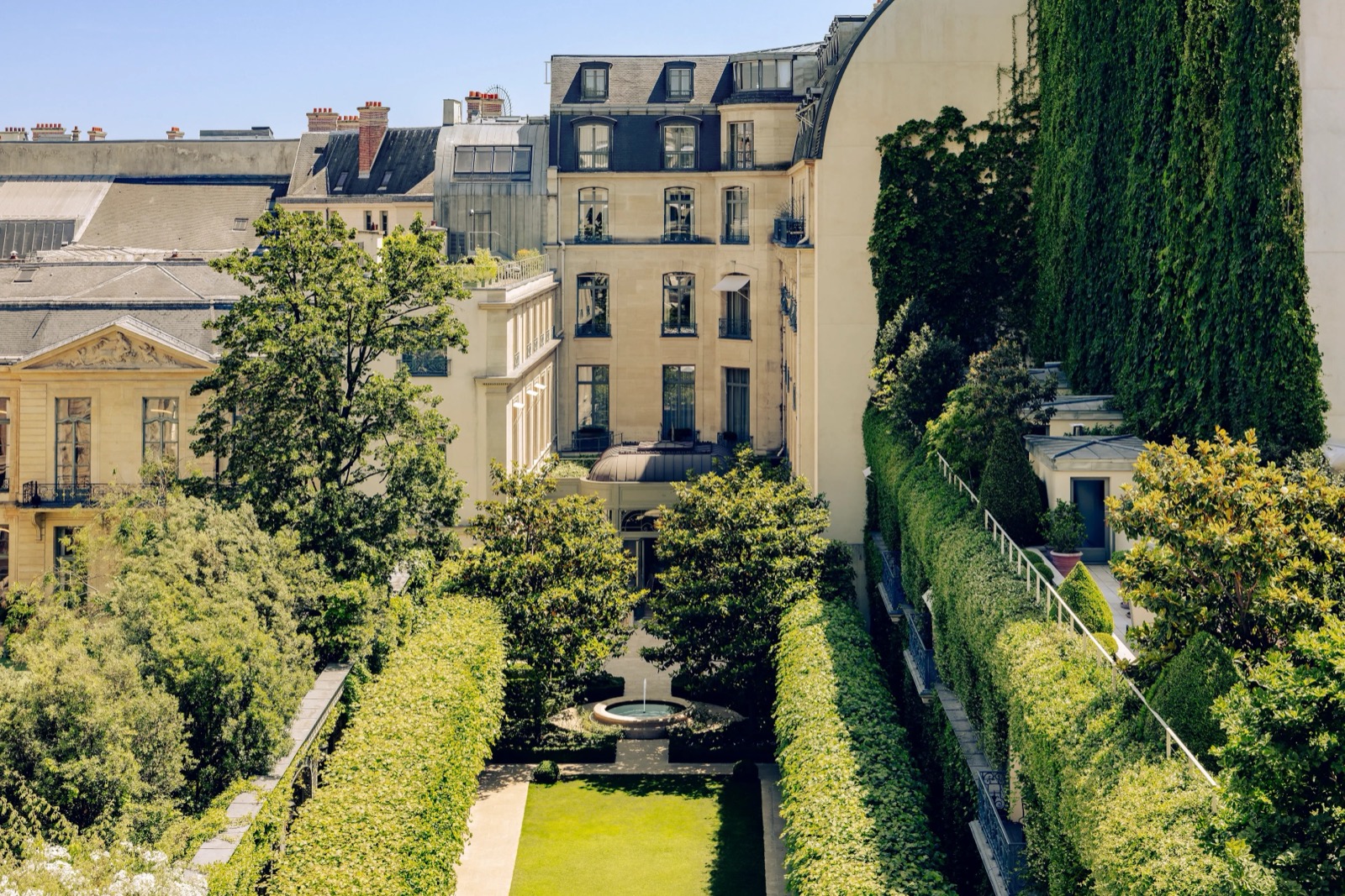 Вид на внутренний сад Le Grand Jardin