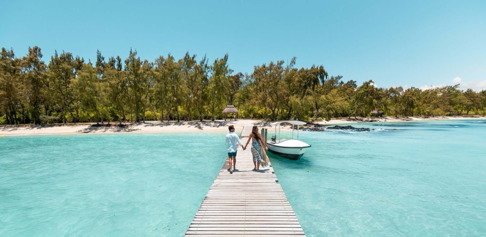 Приватный остров Ilot Mangénie — понтон и лагуна только для гостей курорта