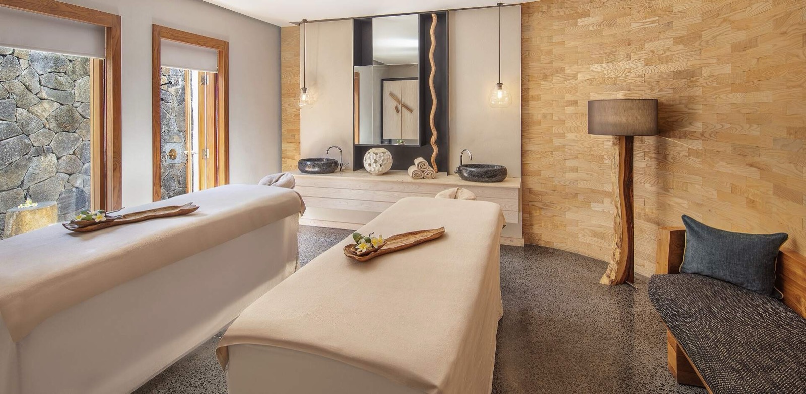 CHI, The Spa — процедурная для двоих в натуральных фактурах