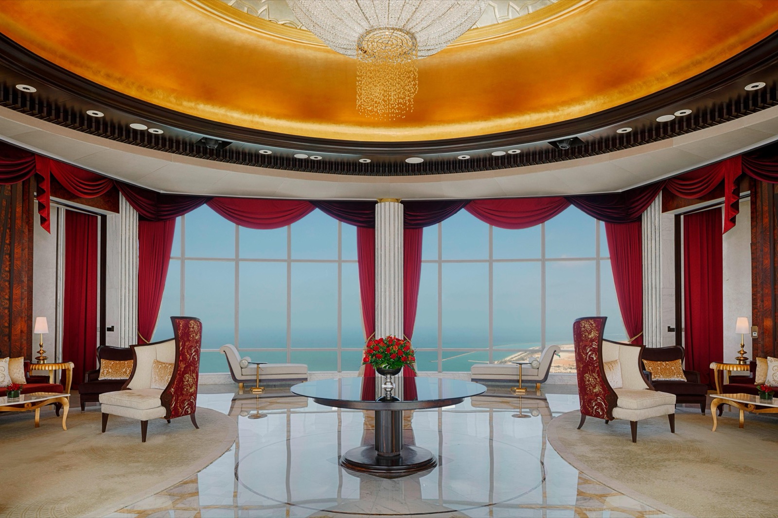 Abu Dhabi Suite — гостиная люкса-моста на высоте 200 м между башнями