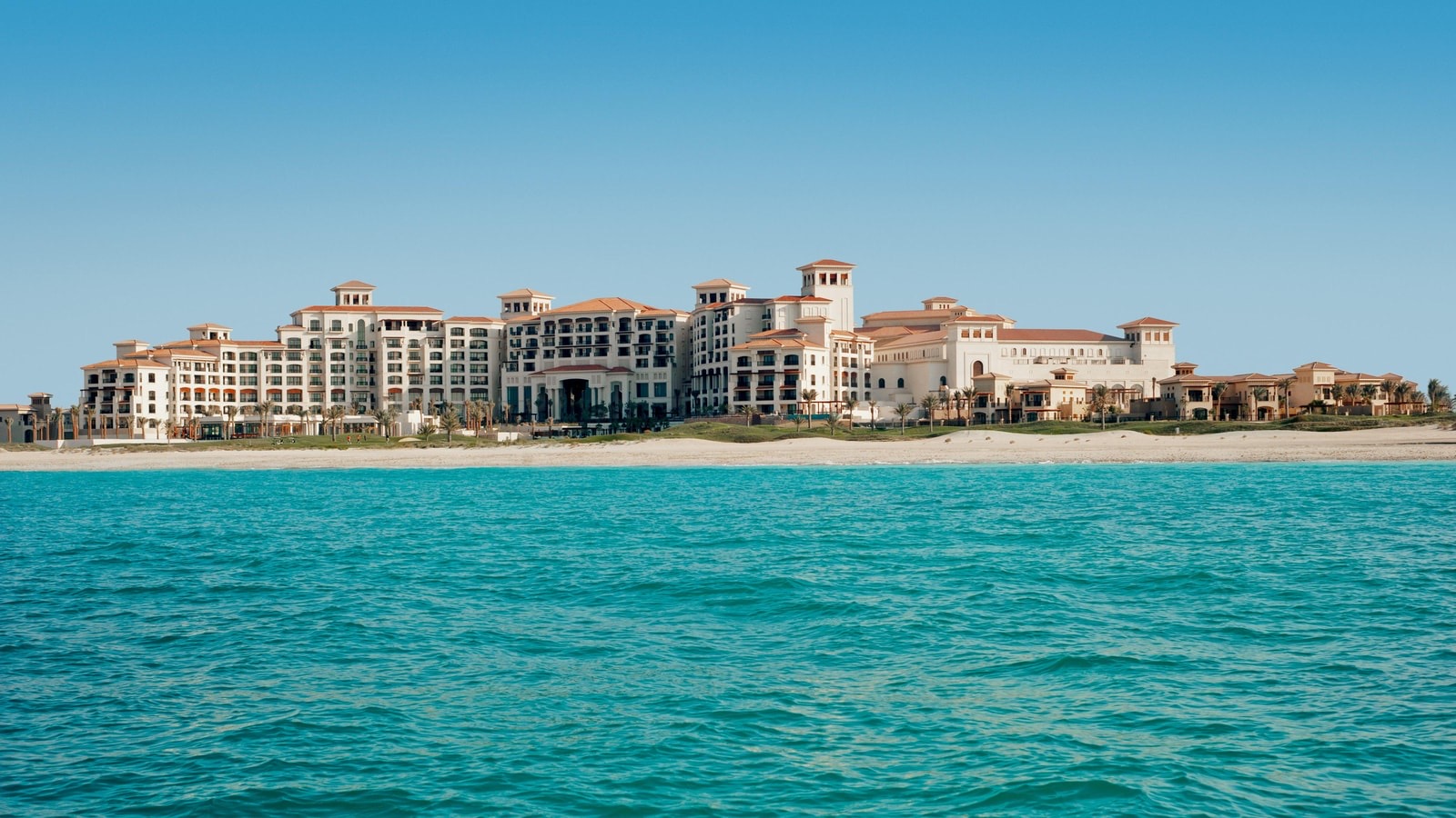 Фасад The St. Regis Saadiyat Island Resort