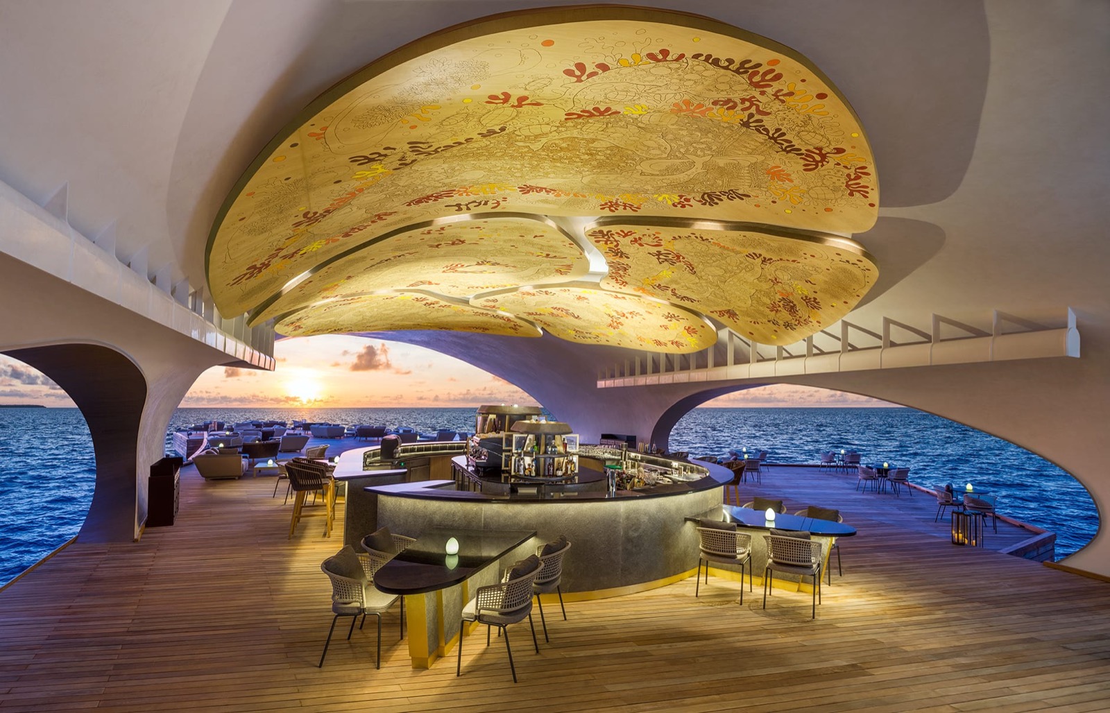 Культовый Whale Bar в форме кита