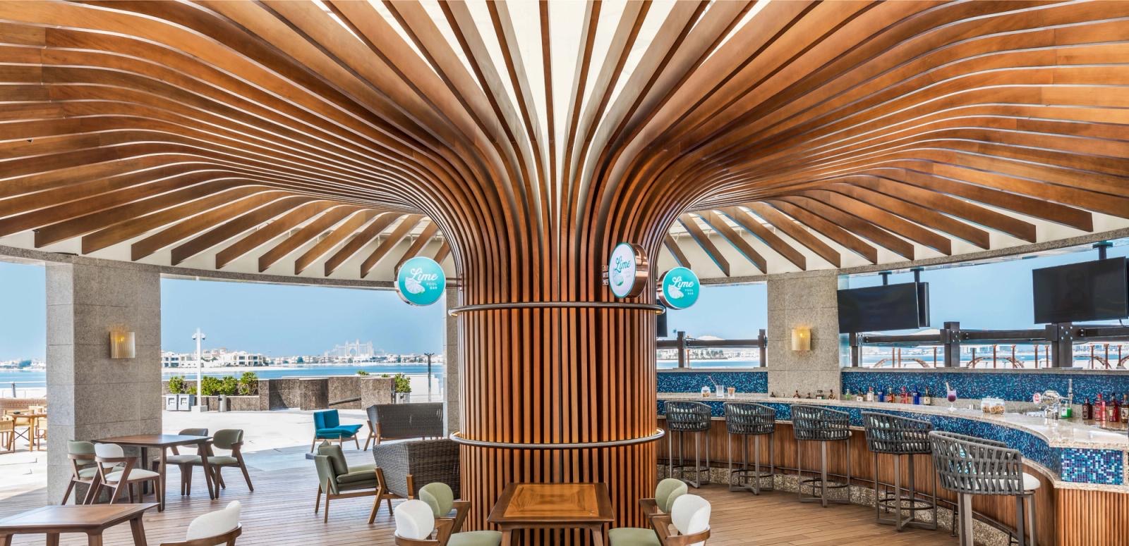 Lime Pool Bar — бар у моря под деревянным куполом