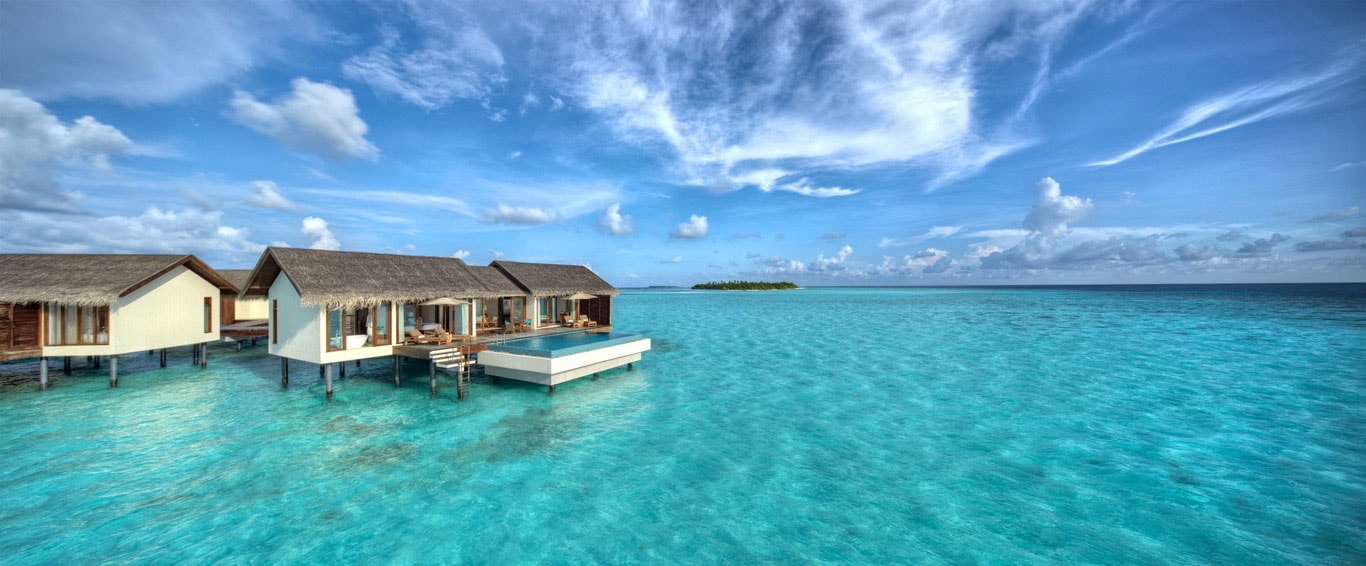 Water Pool Villa на воде с приватным бассейном на фоне лагуны
