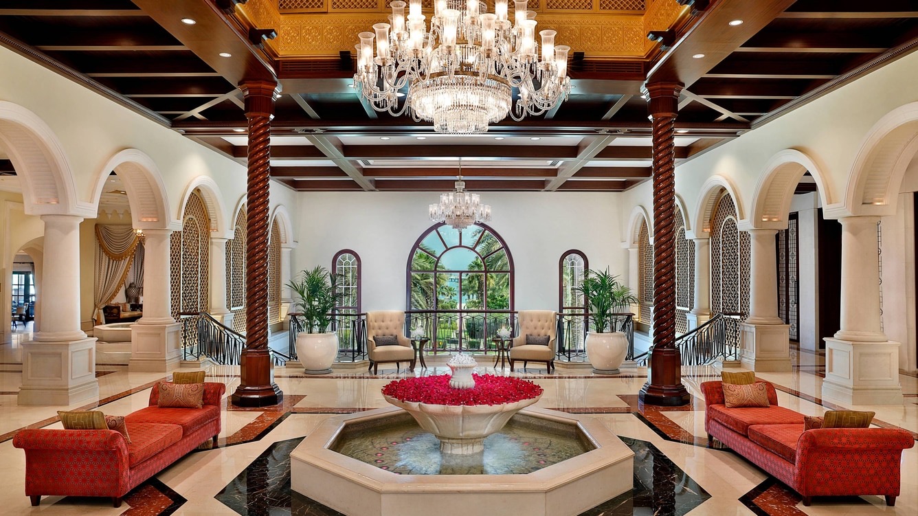 Лобби отеля The Ritz-Carlton, Dubai