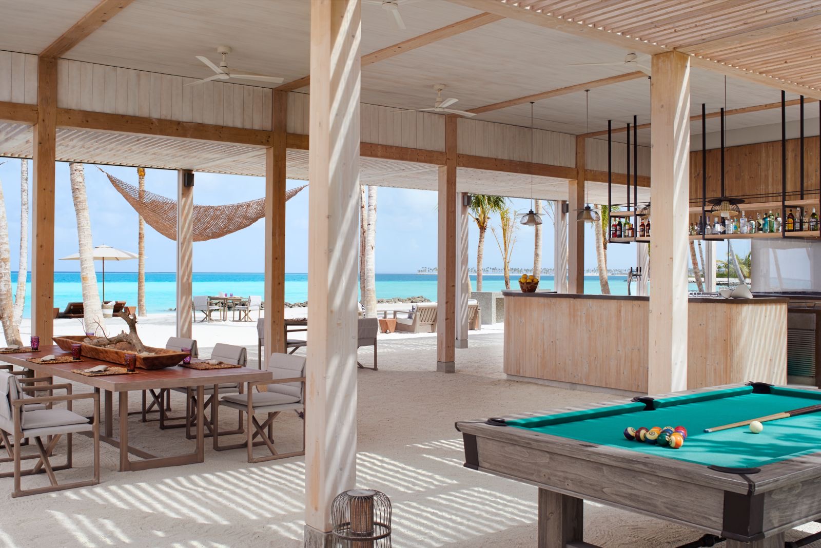 Пляжный ресторан Beach Shack на песке