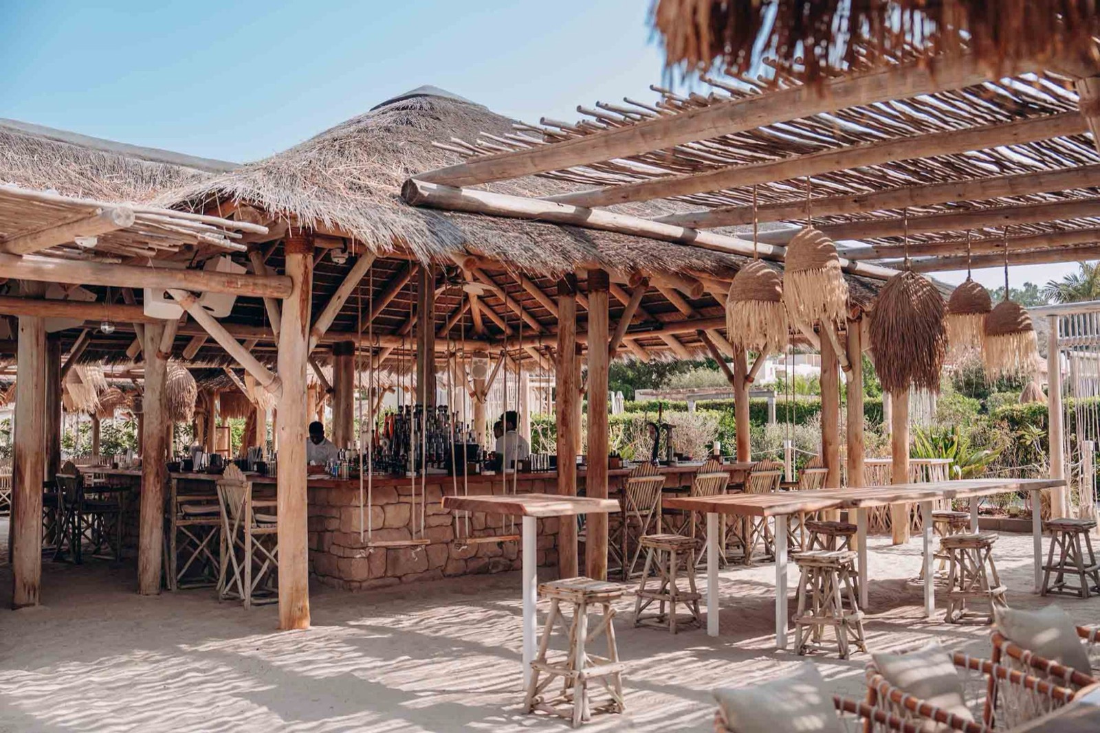 Бар на пляжной территории Lumi Beach