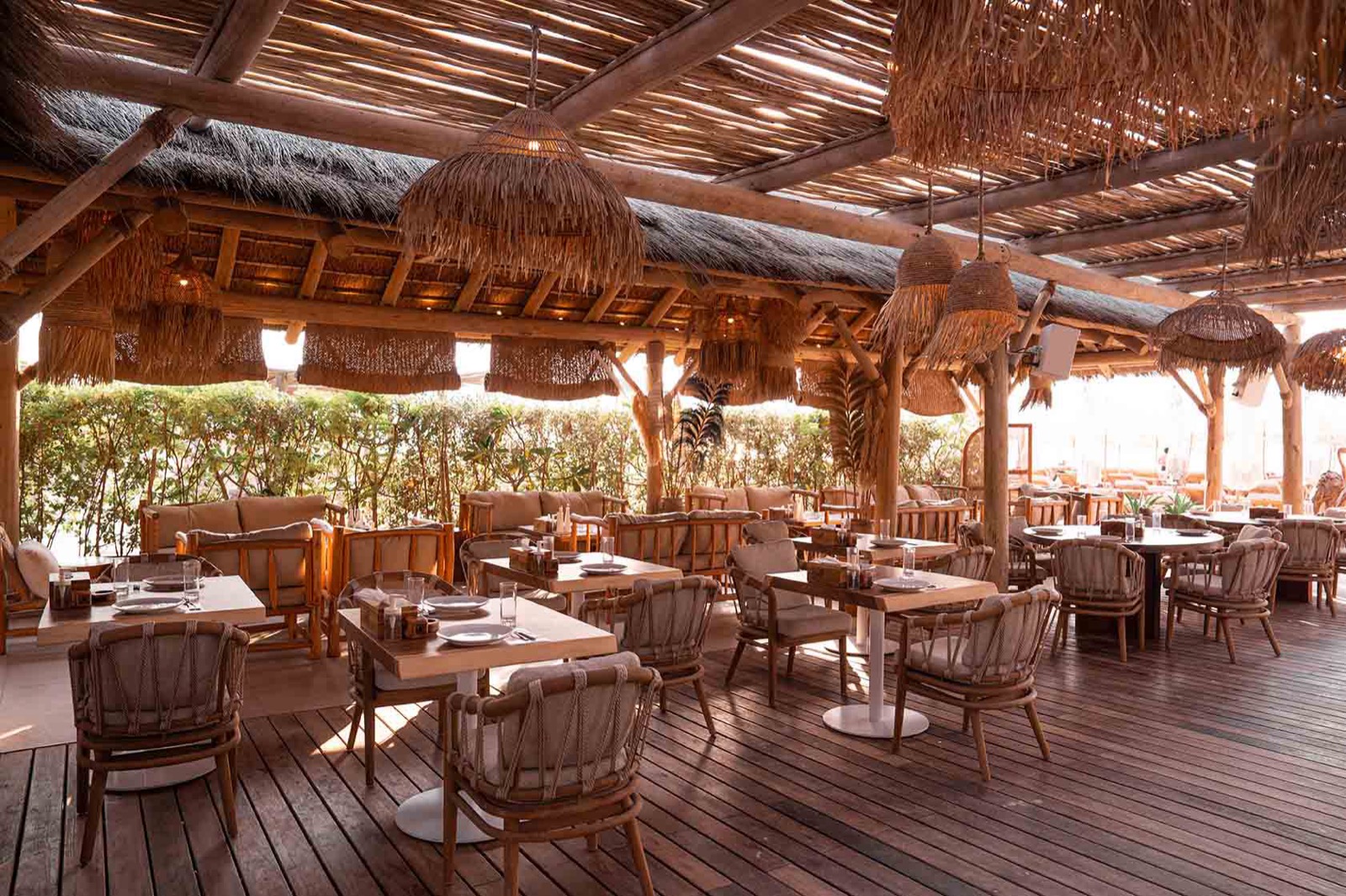 Терраса ресторана Lumi Beach