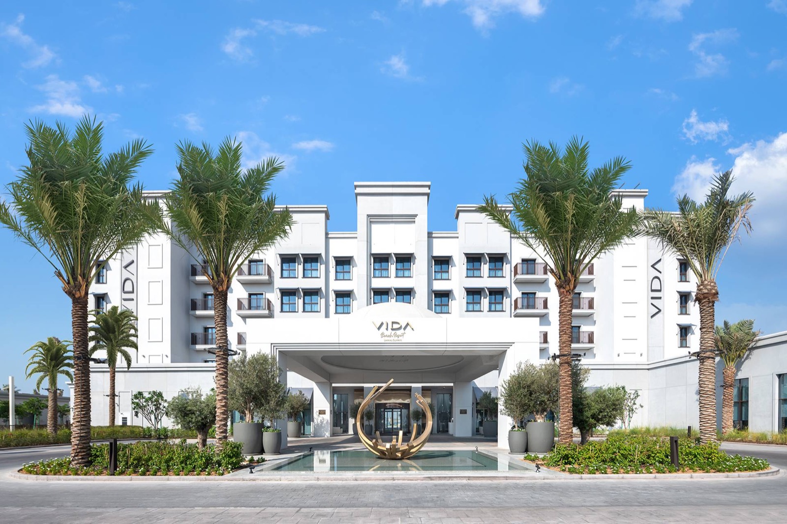 Фасад Vida Beach Resort Umm Al Quwain на берегу Персидского залива
