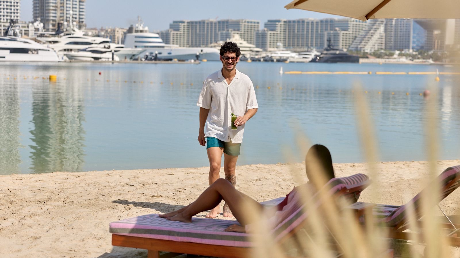 Приватный пляж W Beach на берегу Джумейра