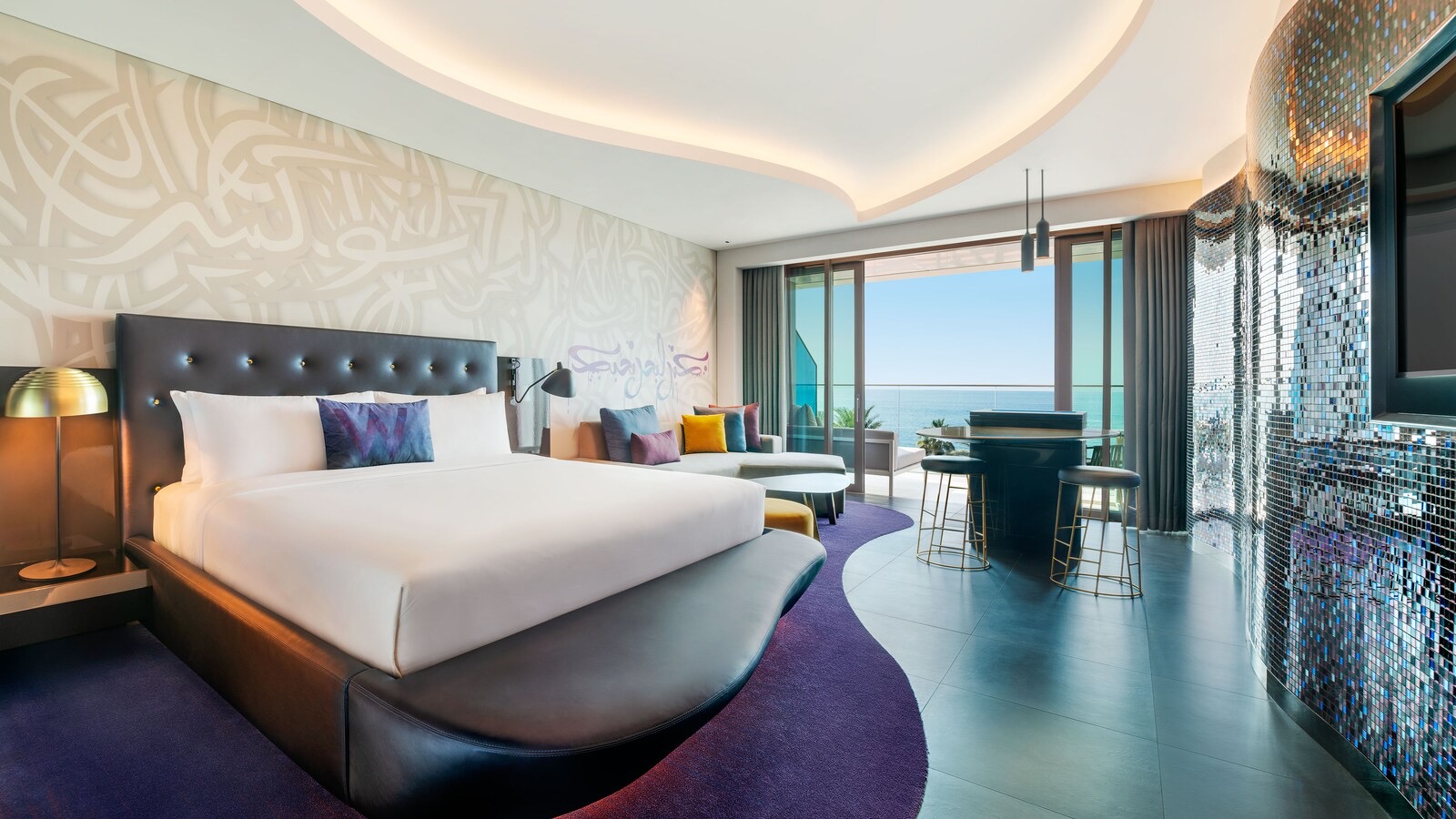 Fabulous King Room — просторный номер в фирменном стиле W