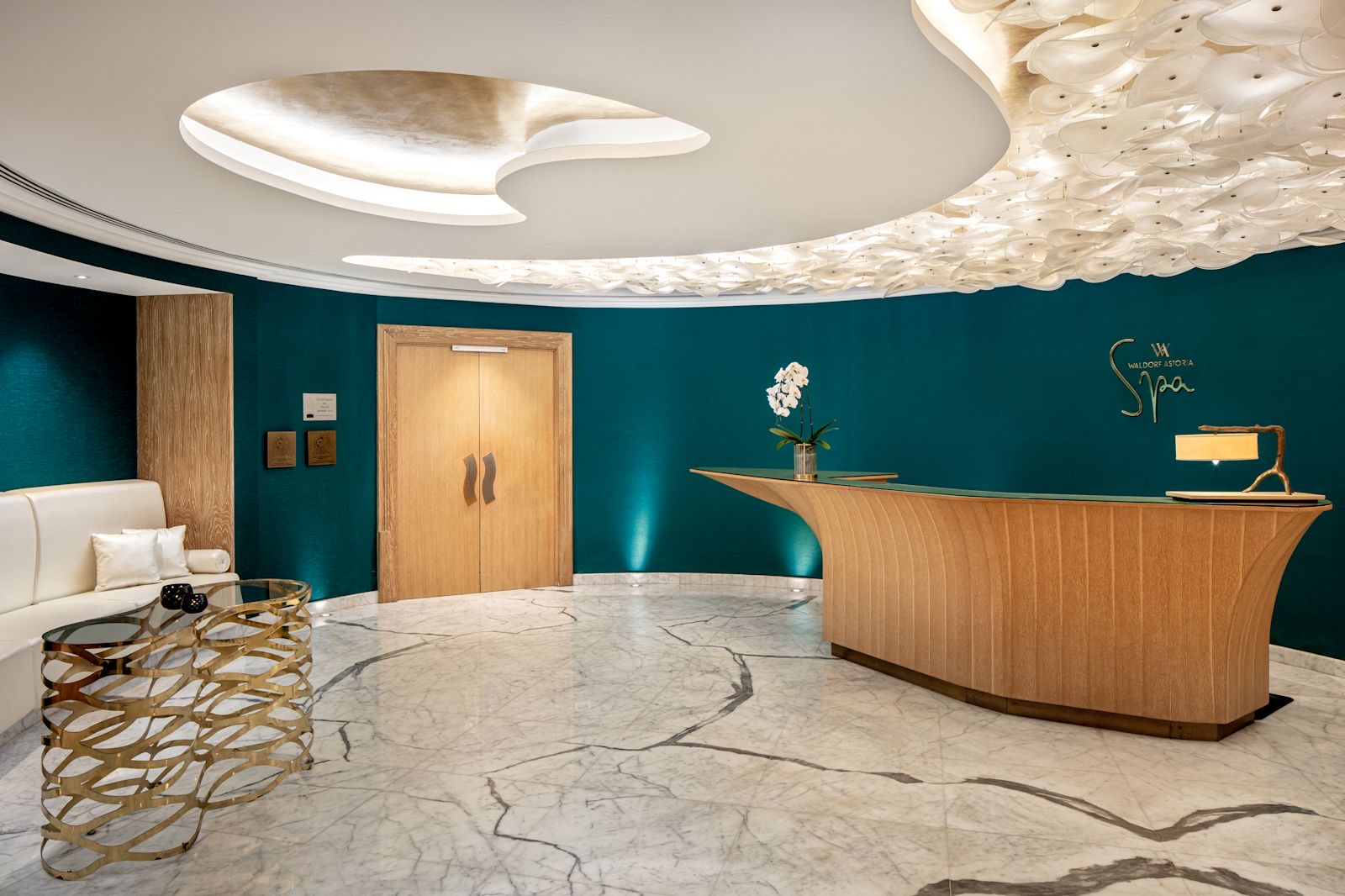 Приёмная спа Waldorf Astoria — концепция подводного мира